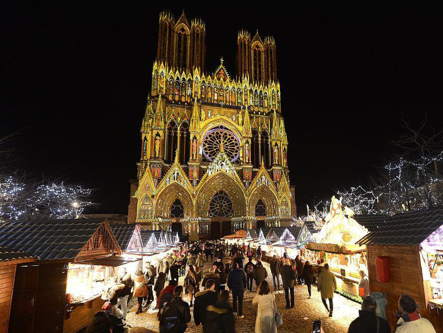 Le Marché de Noël de Reims devant la Cathédrale